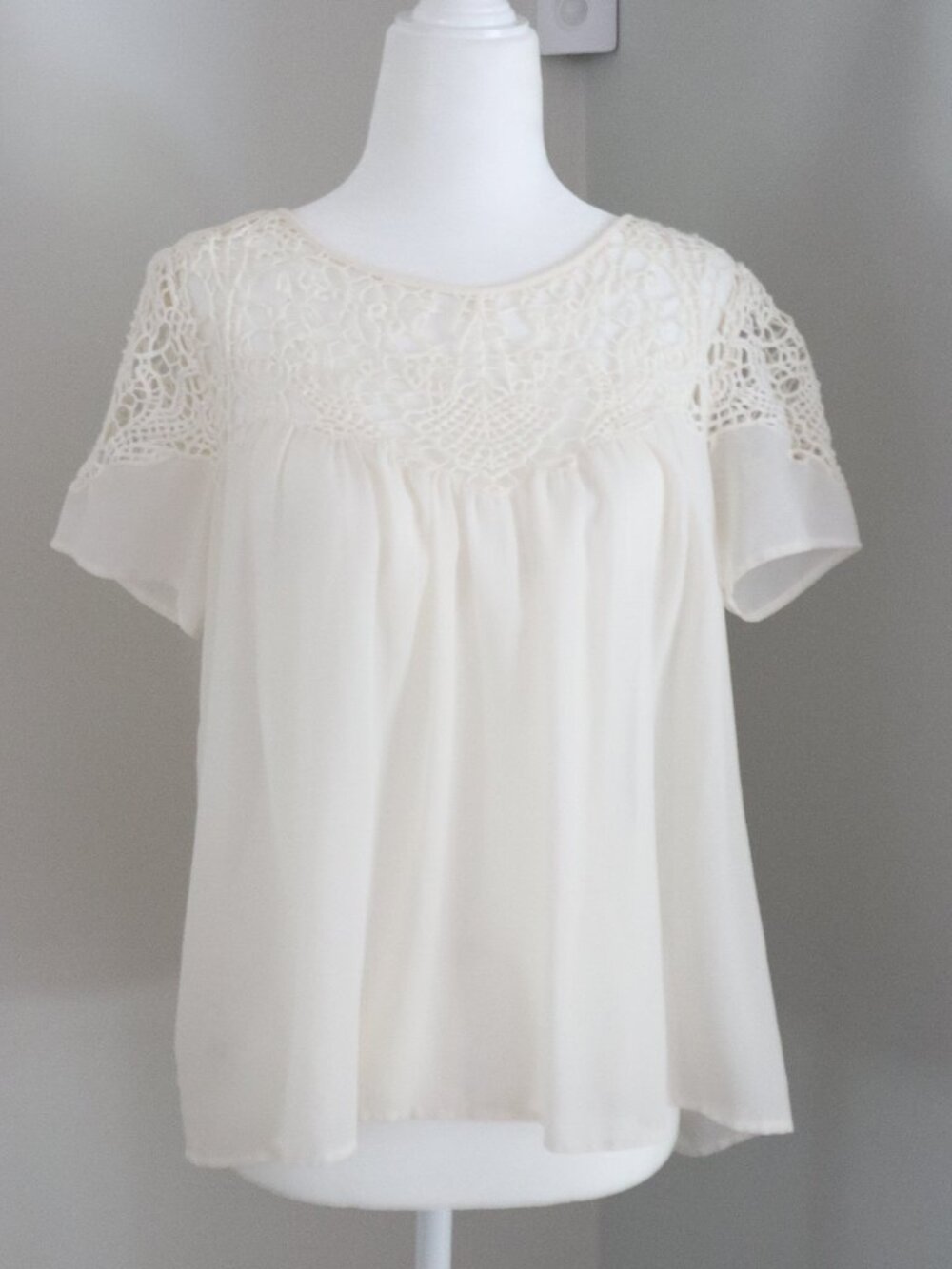 LOFT Ivory Crochet Yoke Short Sleeve Blouse XS